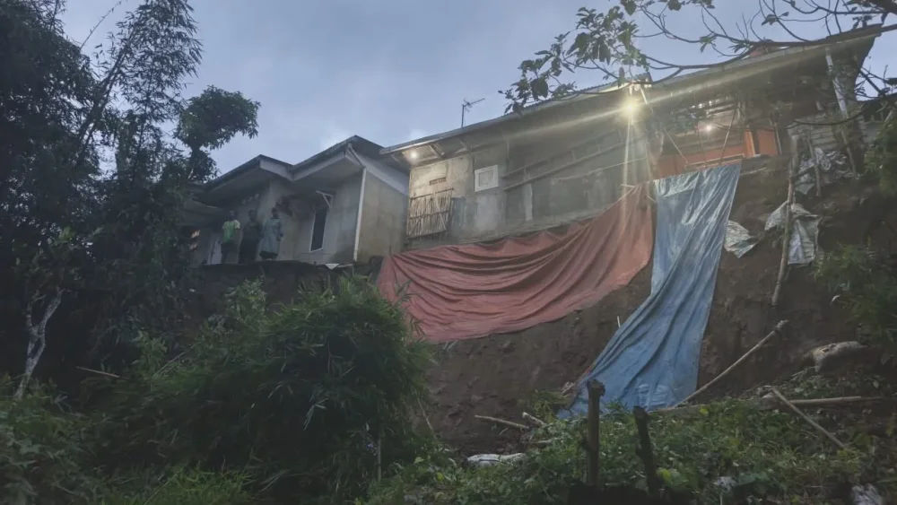 TPT Ambrol Akibat Longsor di Pamuruyan Sukabumi, Warga Mengungsi