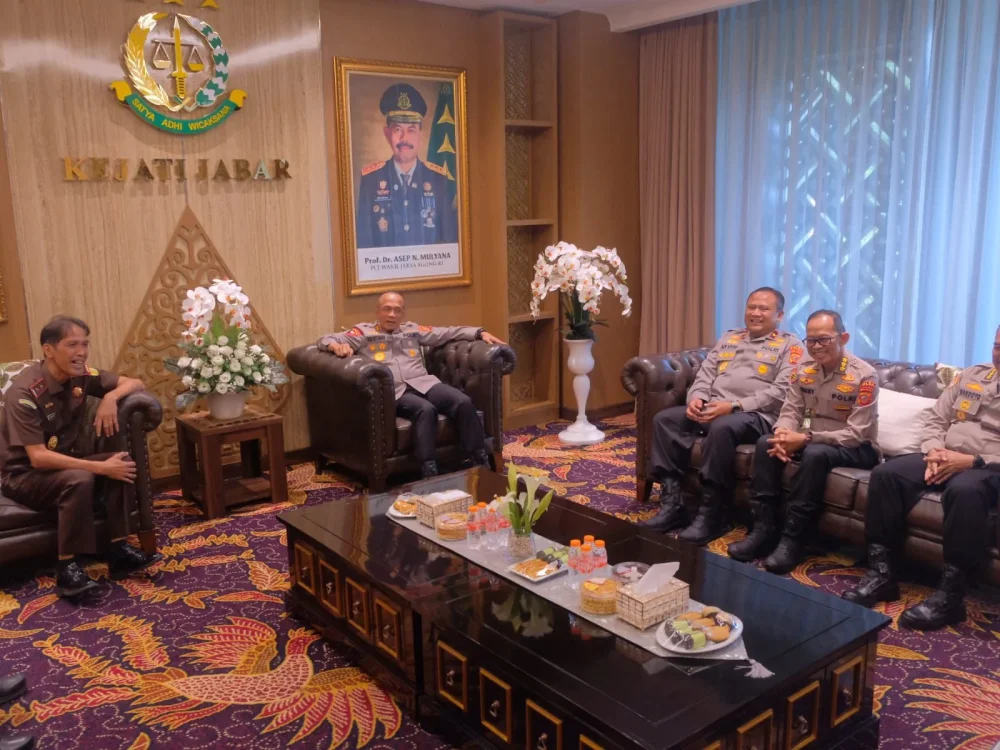 Kapolda Jabar Perkuat Sinergi Melalui Silaturahmi ke Kejaksaan Tinggi Jawa Barat