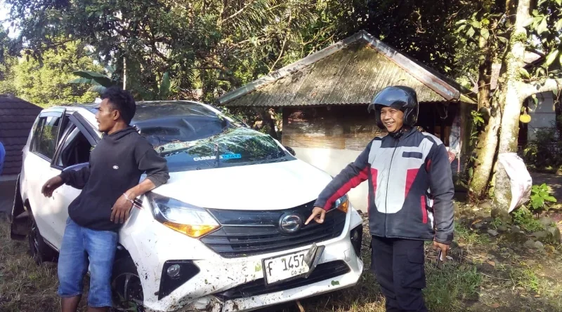 Sigra Terperosok ke Parit di Jalur Sukabumi–Sagaranten