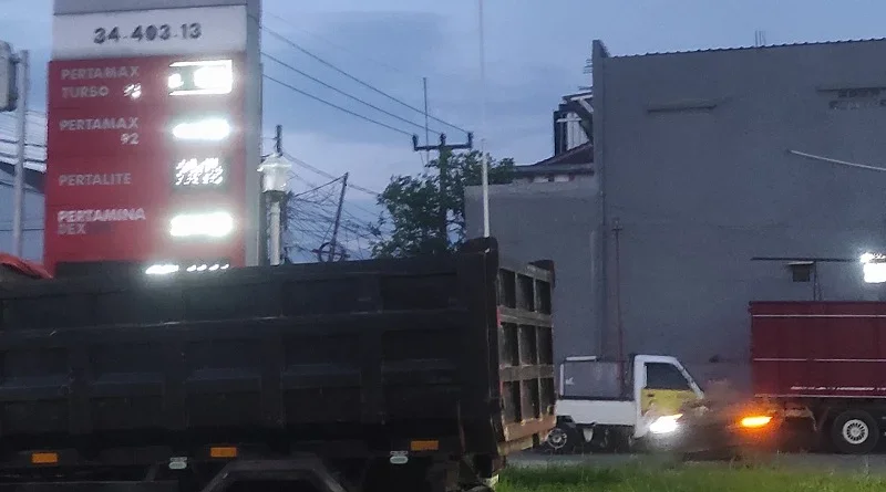 Solar Langka, Sejumlah Truk Terhenti di Bandung Selatan