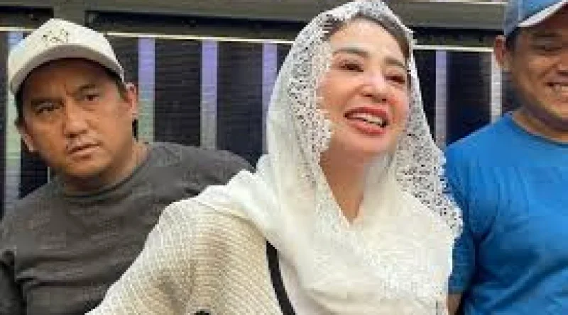 Dewi Persik Tak Kuasa Menahan Haru Saat Berkurban