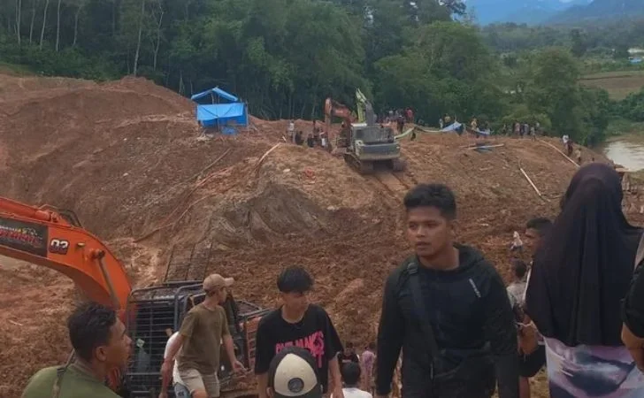 Longsor di Sumbar, Sembilan Penambang Emas Ilegal Tewas
