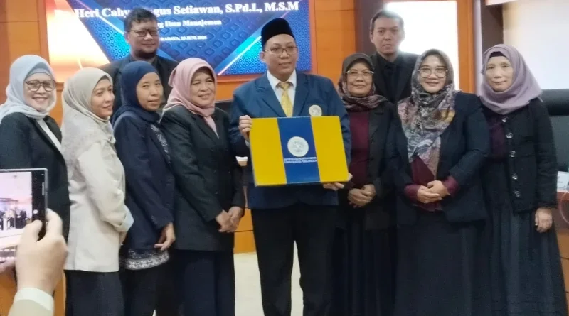 Gus Heri Raih Doktor di Unair, Lewat Riset Suksesi Kepemimpinan Pesantren