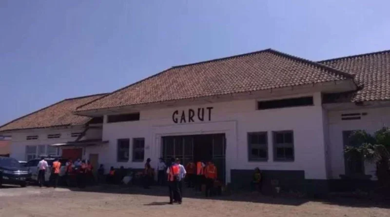Menyusuri Stasiun Estetik dan Bersejarah di Jawa Barat