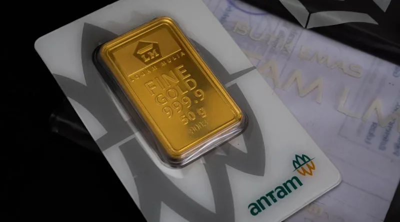 Harga Emas Antam Turun Rp9.000 per Gram Hari Ini
