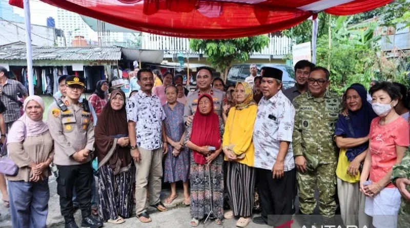 Dekananto dan Horas Gencarkan Patroli Sinergi di Tanah Abang, Bagikan Sembako ke Warga