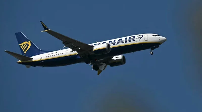 Jendela Pesawat Ryanair Copot Saat Mengudara, Penumpang Panik