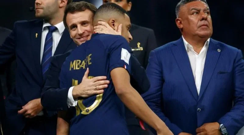 Macron Dukung Mbappe Usai Jadi Sasaran Serangan Rasis