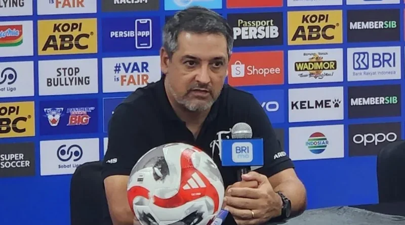 Pelatih Arema FC Puji Kekuatan Persib Jelang Laga Perdana