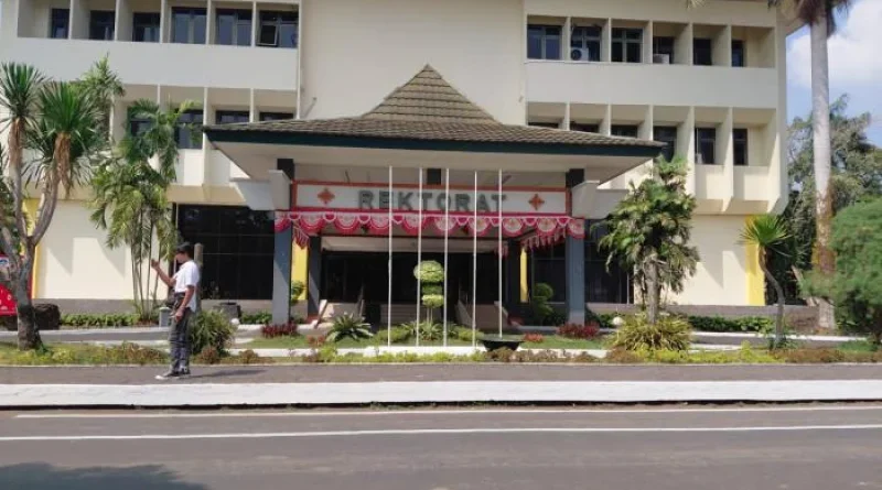 KPK Segel Ruang Rektor Unsoed Usai OTT