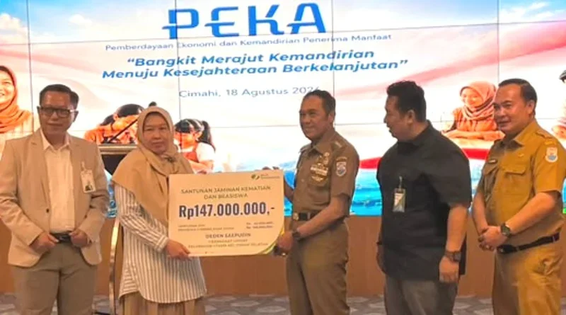 BPJS Ketenagakerjaan Serahkan Santunan Rp147 Juta untuk Ahli Waris Linmas Cimahi
