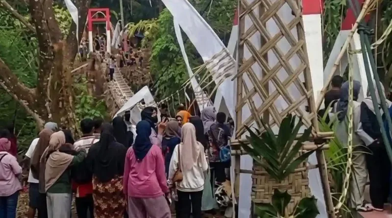 Jembatan Gantung Pongpet Pangandaran Ambruk Usai Diresmikan Bupati