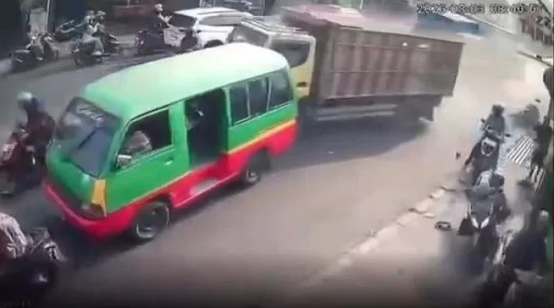 Kecelakaan Beruntun di Cibiru, Satu Pengendara Terluka