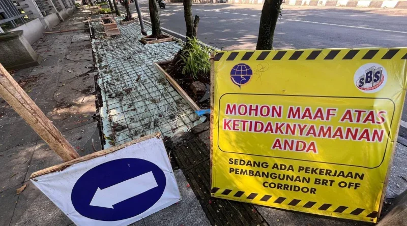 Halte BRT Cicadas di Tengah Jalan Picu Keluhan, Farhan Janji Kawal Keselamatan
