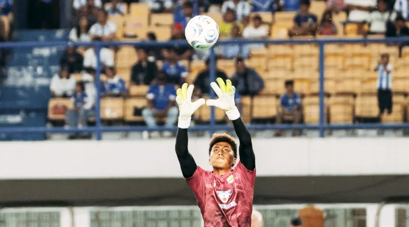 Fitrah Maulana Siap Kawal Gawang Persib Lawan Persija