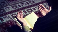 KHUTBAH JUMAT | 4 Hal yang Menghalangi Terkabulnya Doa Seorang Muslim