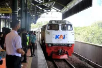 16 Jam Tanpa Pindah: Kisah Perjalanan Panjang KA Sangkuriang