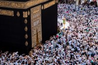 Survei: Pendapatan Tak Menentu Jadi Hambatan Utama Menabung Haji