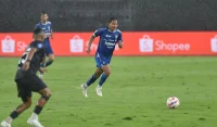 Sempat Stres di Babak Pertama, Adam Alis Bawa Persib Comeback 4-2