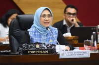 Hetifah Soroti Masih Adanya Pembelajaran Di Tenda: Perlu Percepatan Revitalisasi Sekolah