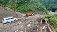 Evakuasi Material Longsoran di Simpenan Sukabumi Masih Berlangsung, Kendaraan Diatur Buka Tutup