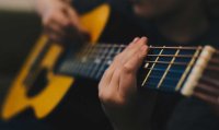Terbukti! 7 Fakta Ilmiah Hobi Main Alat Musik bagi Otak