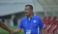 Umuh Muchtar Diganjar Penghargaan di Tengah Perjuangan Persib
