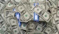 Dolar AS Menguat Didukung Kenaikan Harga Minyak dan Risiko Global