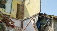 Rumah Tiga Lantai di Cisaat Sukabumi Ambruk Diguyur Hujan Deras
