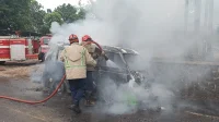 Sebuah Angkot di Sukabumi Terbakar saat Las Knapot