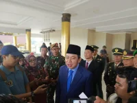Bupati Jember Dorong Penegasan Etika Rapat Usai Viral Anggota DPRD Merokok dan Bermain Game