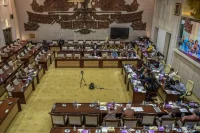 Rupiah Anjlok, DPR Soroti Langkah BI dan Dampak ke Kelas Menengah