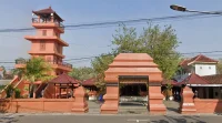 Salat Jumat di Mesjid Kuncen dan Nikmatnya Nasi Pecel Legendaris Madiun