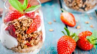 Ahli Gizi Ungkap Manfaat Parfait Stroberi untuk Turunkan Berat Badan