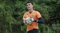 Persija Resmi Datangkan Kiper Timnas Nadeo Argawinata