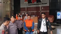 KPK Tahan Bupati Kuansing Suhardiman Amby