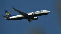 Jendela Pesawat Ryanair Copot Saat Mengudara, Penumpang Panik