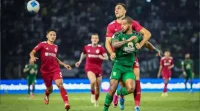 Persebaya Unggul 1-0 atas PSMS Lewat Sundulan Yuran