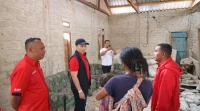 Stevano Turun Langsung Salurkan Bantuan Bagi Warga Terdampak Bencana NTT