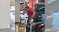 Sopir Alphard Hantam Motor Ojek Pakai Batu Usai Senggolan di Jaksel
