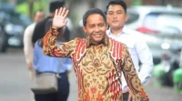 Ditanya Pengembalian Uang Dolar Singapura, Menhut Raja Juli Ogah Jawab Pertanyaan Wartawan