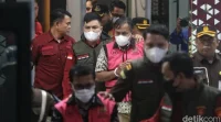 Kejagung Tahan Dua Pegawai Pajak Tersangka Manipulasi Ekspor Pulp PT TPL