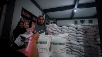 143 Ribu Keluarga Bandung Dapat Bantuan 4.290 Ton Beras