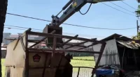 20 Bangli di Atas Drainase Jalan Bojongsoang Ditertibkan