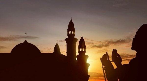 Ingin Ngejar Keutamaan Salat Berjamah 40 Hari Tapi Harus Nunggu Orang Tua Sakit-sakitan, Pilih Mana?