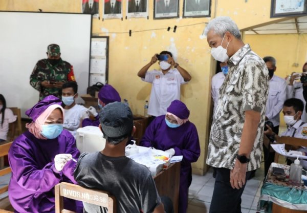 Masyarakat Antusias, Ganjar Optimis Percepatan Vaksinasi di Grobogan Bisa Tercapai