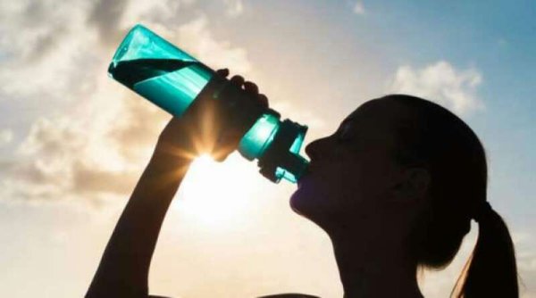 SEHAT: Manfaat Minum Air dalam Jumlah Cukup