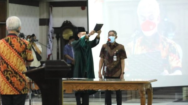 Lantik Sekda Baru, Ganjar Minta Program Pemulihan Diutamakan