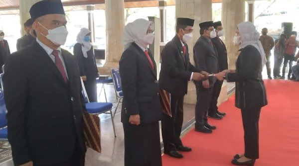 Bupati Nina Agustina Lantik 20 Pejabat di Indramayu