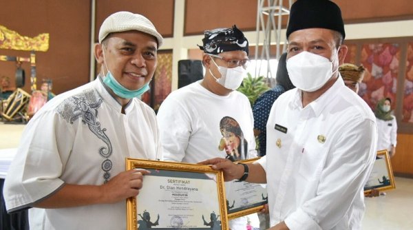Bupati Bandung Wajibkan Warganya Berbahasa Sunda Di Hari Rabu
